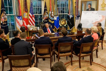 Imatge de la reunió de Trump amb els líders europeus i de l’OTAN dilluns a la Casa Blanca. - EFE/ @WHITEHOUSE