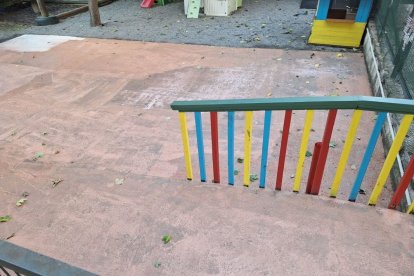 El pati de la llar, amb la primera capa de suro projectat. - AJUNTAMENT DE SORT