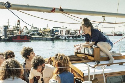 Carla Simón, en el rodatge de ‘Romería’ l’any passat a Vigo. - ACN