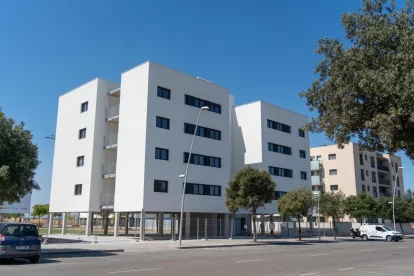 Els nous blocs de pisos de lloguer social dels Mangraners. - JORDI ECHEVARRIA