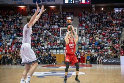 El pivot hongarès György Golomán, nou jugador de l’Hiopos Lleida, amb un equip anterior. - SERGIO GERONÉS