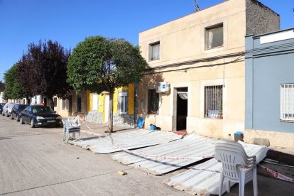 La teulada que va col·lapsar diumenge a Alfarràs per les fortes ratxes de vent. - MAGDALENA ALTISENT
