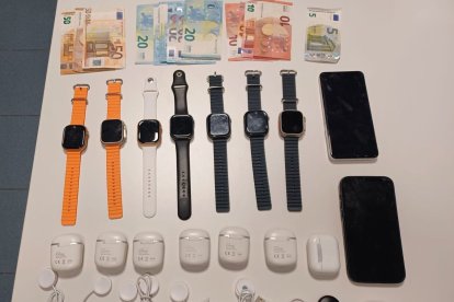 El material intervingut al conductor que es va saltar el control policial a Alcarràs.