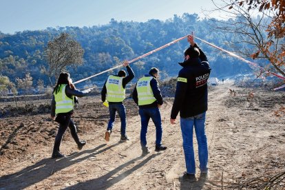 Agents d’investigació dels Mossos al lloc del crim que va tenir lloc el 25 de gener del 2022.