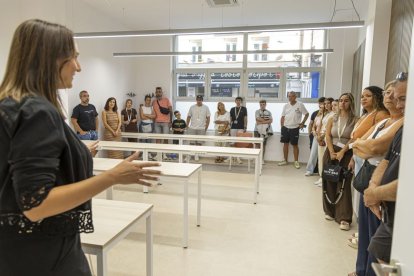 Boldú va ensenyar les instal·lacions als nous alumnes d’FP de l’acadèmia General d’Estudis. - JORDI ECHEVARRIA
