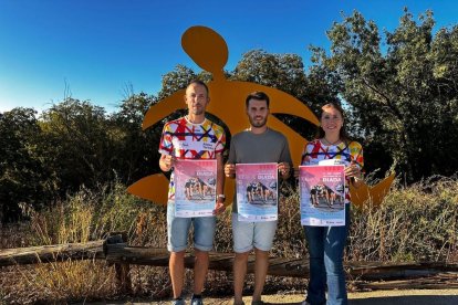 Josep Gardeñes, el regidor Josep Llobera i Cris Gardeñes, durant la presentació de la cursa.