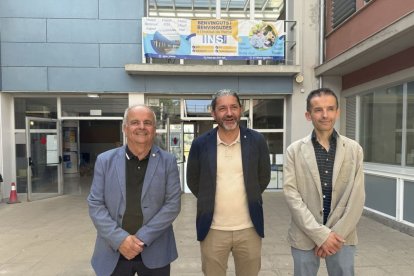 Jordi Mas (Territori) amb els presidents de les dos comarques. - MARTA LLUVICH/ACN