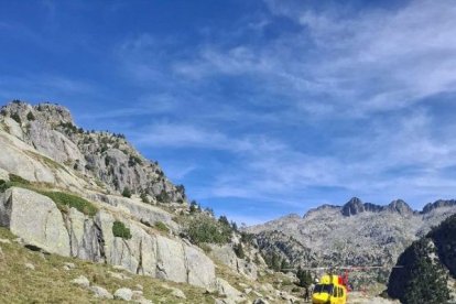 Efectius dels GRAE i el SEM, ahir amb un ferit a la Vall de Boí. - BOMBERS DE LA GENERALITAT