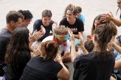 Participants en la formació d’arts escèniques de carrer de Spasa en un taller a Cervera. - ANNA BERGA (ACN)