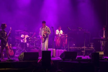 L’artista de Tàrrega Mateu Bru va ser el primer a actuar en el concert especial d’ahir. - LAIA PEDRÓS