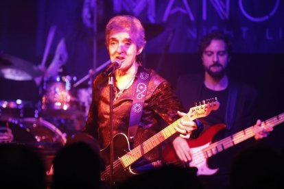 Ramoncín, en un concert a la sala Manolita de Lleida, el 2023.