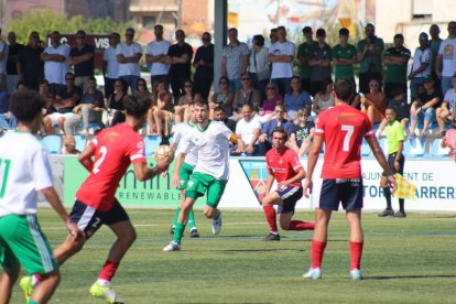 Una acció del partit d’ahir. - J.B.