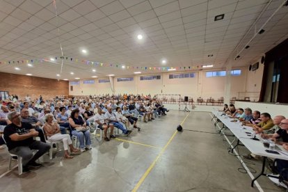 L’assemblea de regants celebrada a Miralcamp dimarts passat dia 9 va ser una de les més polèmiques. - ESMERALDA FARNELL