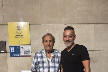 Joan Crespo (esq.), amb el seu predecessor, José Carreiro (dreta). - AV SECÀ