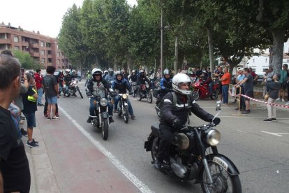 La sortida de la Trobada de Motos Clàssiques. - FIRA DE MOLLERUSSA