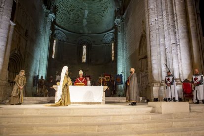 Instants previs que Ramon Berenguer IV i Peronella d’Aragó es converteixin en marit i muller. - JORDI ECHEVARRIA