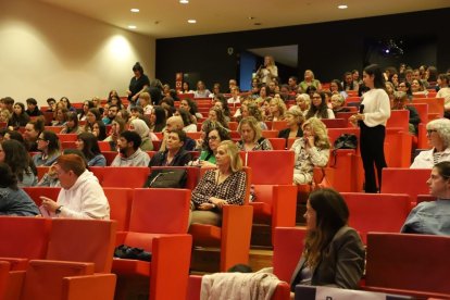 La jornada sobre tràfic i explotació sexual organitzada per la Paeria a la Llotja va tenir una elevada afluència de públic. - MAGDALENA ALTISENT