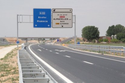 L’entrada en servei de l’A-22 aquest dimecres redueix a poc més d’una hora la durada del trajecte amb cotxe entre Lleida i Osca.