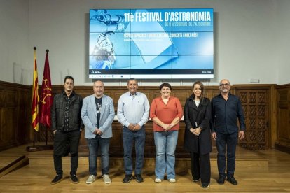 Presentació ahir a l’IEI del festival d’astronomia del Montsec. - IEI