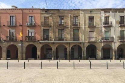 Vista de l’ajuntament d’Almacelles.