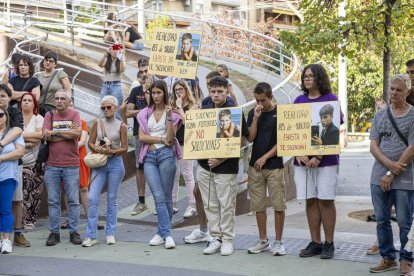 Familiars i amics del Dani Quintana, el 10 de setembre passat en un acte a Lleida pel Dia per a la Prevenció del Suïcidi. - JORDI ECHEVARRIA