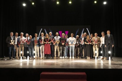 Imatge d’arxiu dels guardonats de l’any passat dels Premis Vinari. - VINARI
