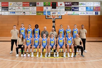 La plantilla del Cadí la Seu es va fer ahir la foto oficial de la temporada 2025-2026. - AGUSTÍ PEÑA
