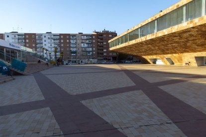 Imatge de la plaça de la Llotja on es va produir la suposada violació. - JORDI ECHEVARRIA
