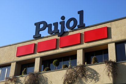 El cartell de la firma Prefabricats Pujol de Mollerussa.