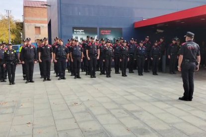 Minuts de silencia a les comissaries de Lleida i Mollerussa