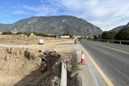 Obres del nou accés a la C-14 del polígon d'Organyà.