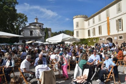 Més de tres mil persones van disfrutar durant el matí d’ahir diumenge de la tradicional festa major del Castell del Remei. - PAU PASCUAL PRAT