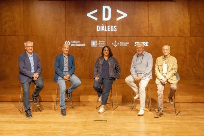 Els representants de les entitats organitzadores del cicle, ahir a l’Espai Orfeó. - PAU PASCUAL
