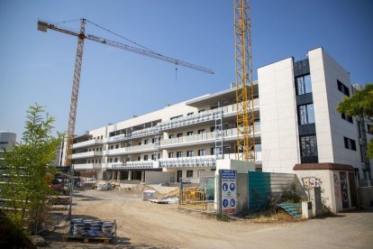 Imatge d’arxiu de la construcció d’un bloc d’habitatges a Lleida ciutat. - GERARD HOYAS