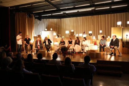 Antics i actuals alumnes, professors i persones relacionades amb el centre van participar en l’acte. - AMADO FORROLLA