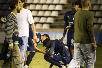 Moró Sidibé, sent consolat després de la tanda de penals, en la qual va fallar el llançament