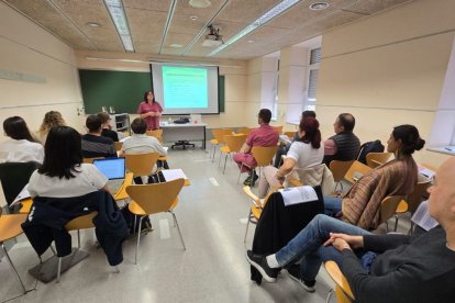Alumnes a la microcredencial sobre procediments d’Urgències. - JORDI ECHEVARRIA