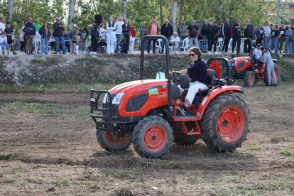 Una de les participants, en plena prova, demostra les seues habilitats. - J. GÓMEZ