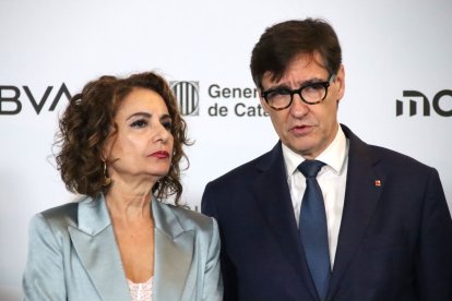 Montero va coincidir amb Illa durant un esdeveniment ahir a Barcelona. - ACN