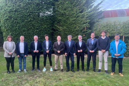 Imatge dels assistents a la reunió amb Carles Puigdemont. - JUNTS