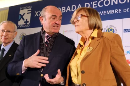 Balletbò el 2017, amb el llavors ministre Luis de Guindos. - ACN