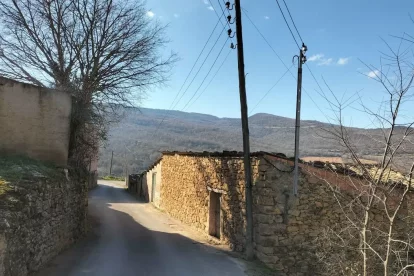 El precari estat en el qual es troba la infraestructura elèctrica al poble d’Àger. - E. FARNELL