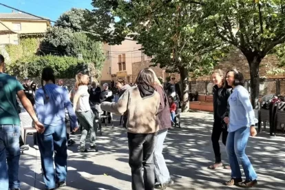 Danses tradicionals durant la fira a Coll de Nargó. - AJUNTAMENT COLL DE NARGÓ