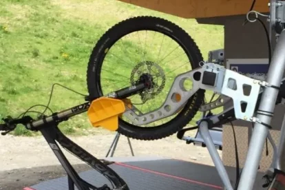 Un dels suports que s’instal·laran als telecadires. - CONSELL DEL SOBIRÀ