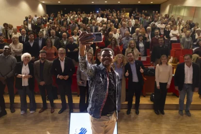 La Paeria va presentar ahir el pacte a la Llotja davant de més de dos-centes persones. - JORDI ECHEVARRIA