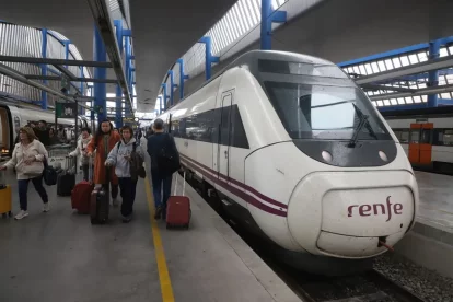 Imatge d’arxiu d’un tren Avant a l’estació de Lleida. - SEGRE