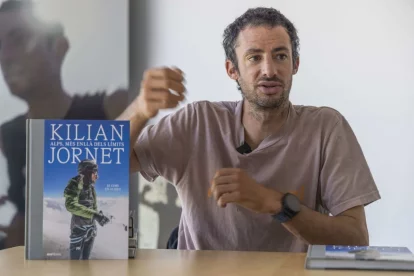 Kilian Jornet, ahir presentant el seu llibre. - EFE/ CATI CLADERA