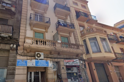 Vista de l'edifici on s'ha produït l'incendi.