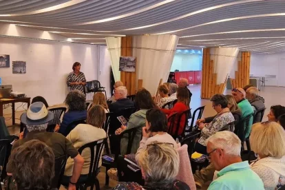 El públic que va seguir les explicacions sobre el temple. - I.L.T.