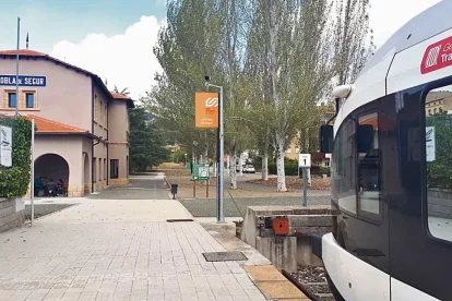 Imatge d’arxiu d’un tren a l’estació de la Pobla de Segur. - ARXIU SEGRE